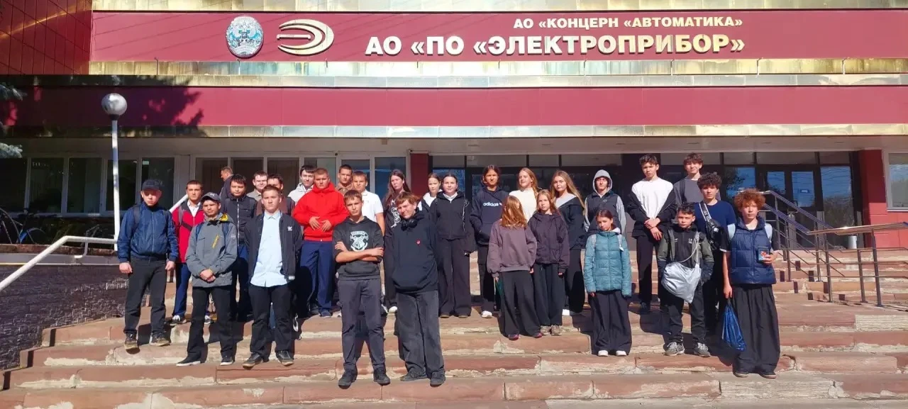 В рамках  акции "Недели без турникетов" ученики 8"Б" и 9"А" классов поселили экскурсию ...