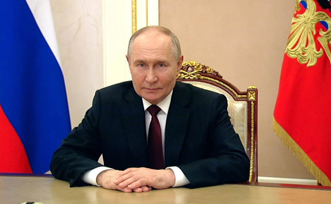 ❗️ Путин запретил физлицам вывозить из России более 1 млн рублей наличными в страны ЕАЭ...