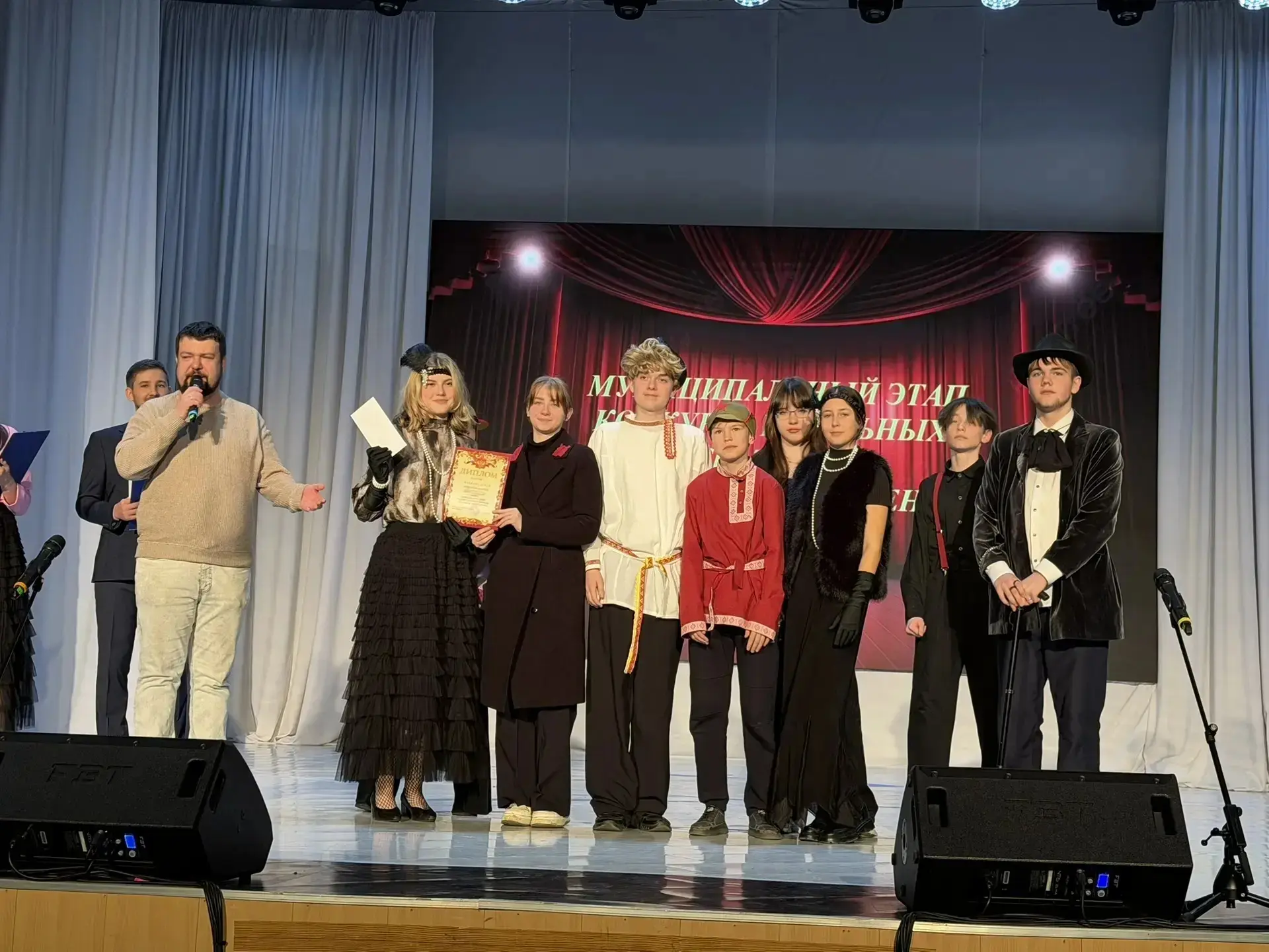🎭 С ВСЕМИРНЫМ ДНЁМ  ТЕАТРА!  🧑‍🎓 Театр — это разговор без переводчиков и встреча, после которой мир 