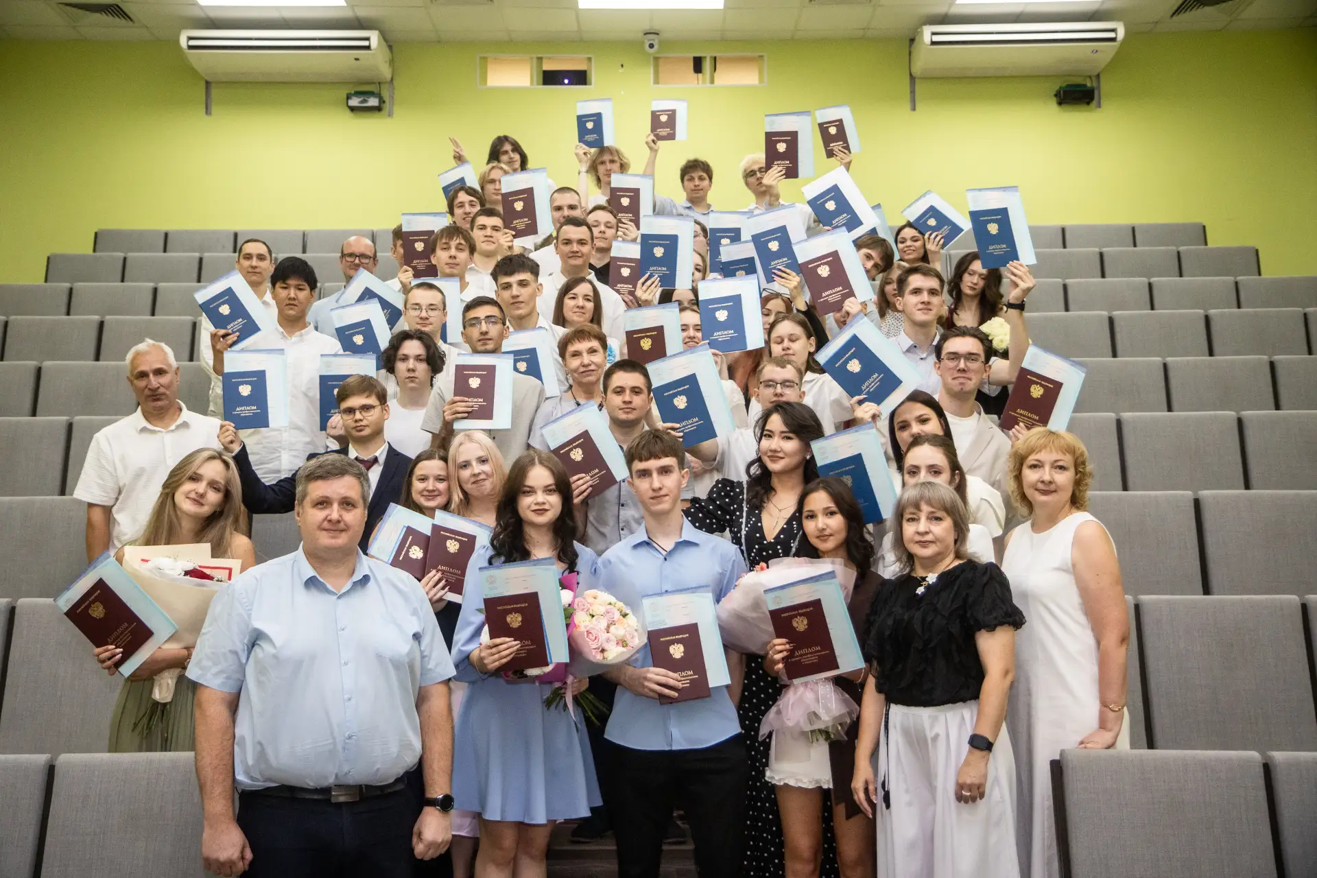 В добрый путь, выпускники! Университетский колледж ВолГУ вручает дипломы 2026!

Этот день настал! В 