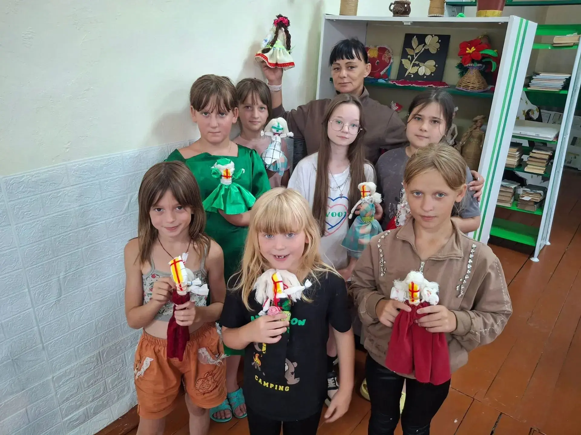 🧶Волшебные нитки: в Веселовском сельском клубе прошёл мастер‑класс по изготовлению куклы‑мотанки

�