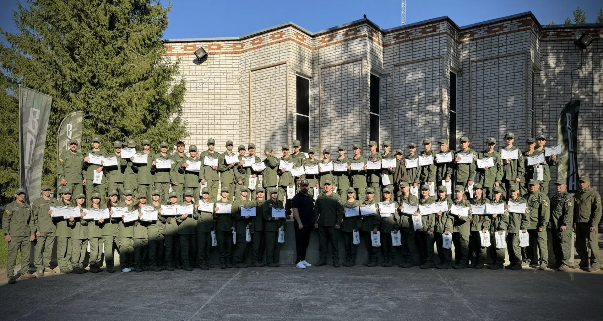 🇷🇺 В Чувашии торжественно завершилась военно-патриотическая смена «Время юных героев»...
