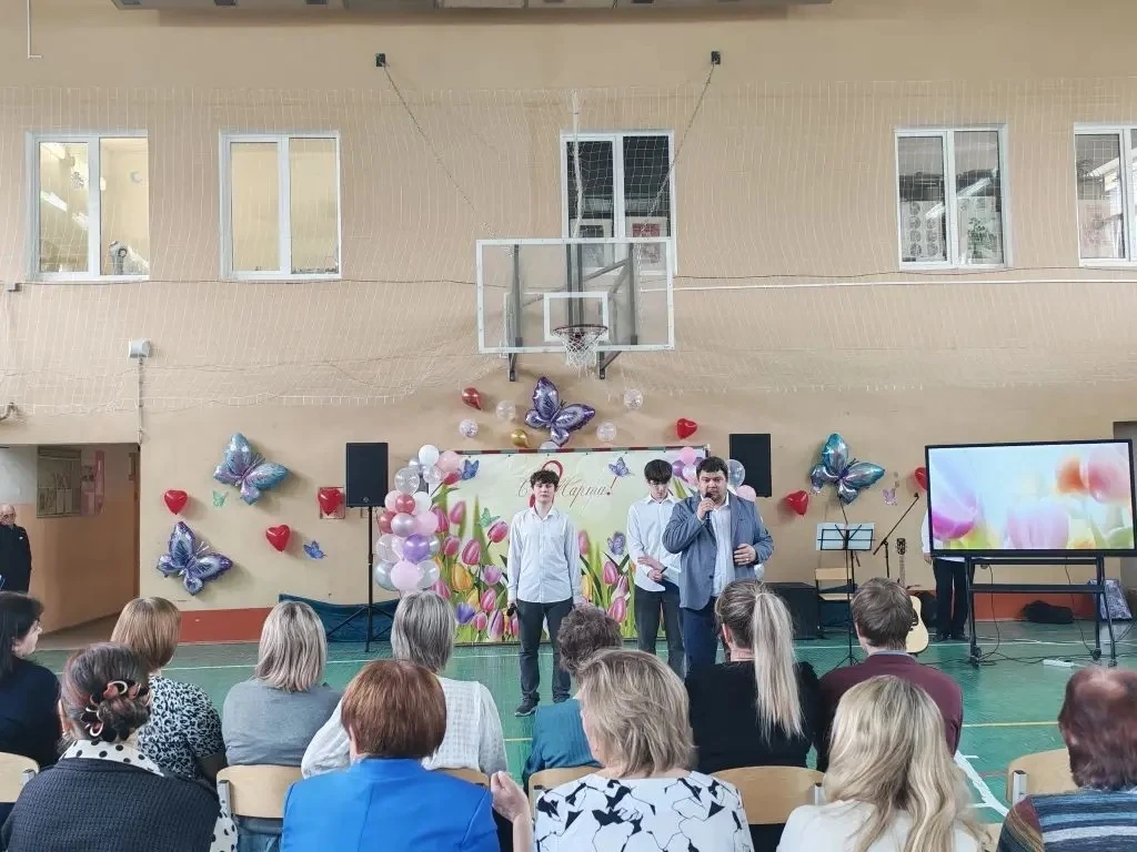 🎉✨ Праздники мужества и нежности: как мы отметили 23 Февраля и 8 Марта в нашей школе! ✨💖  В самом на