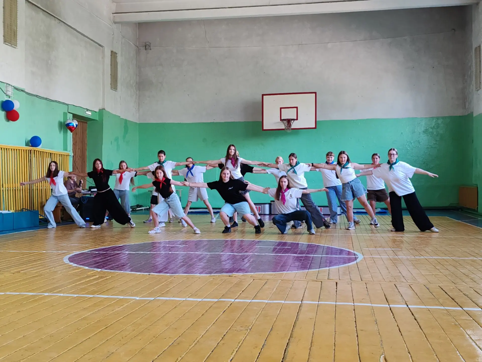 💃✨Танцевальный батл в нашем летнем лагере: драйв, творчество и море эмоций! ✨🕺

Сегодня у нас случ