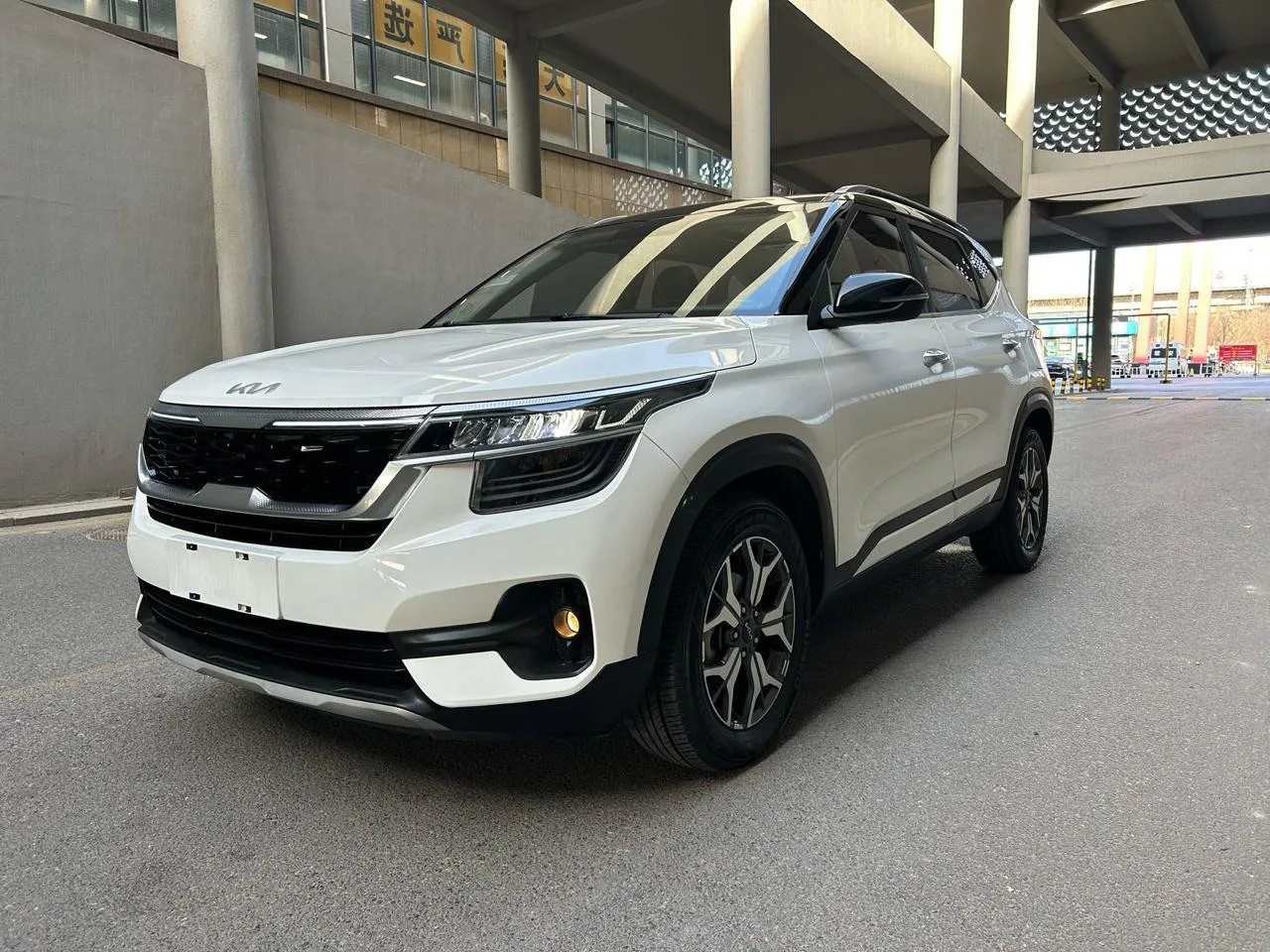 🏎 Kia KX3

Покупка из Китая 🇨🇳
Год: 2021
Объем: 1.5 л, 115 л.с., бензин, вариатор (CVT)
Привод: п