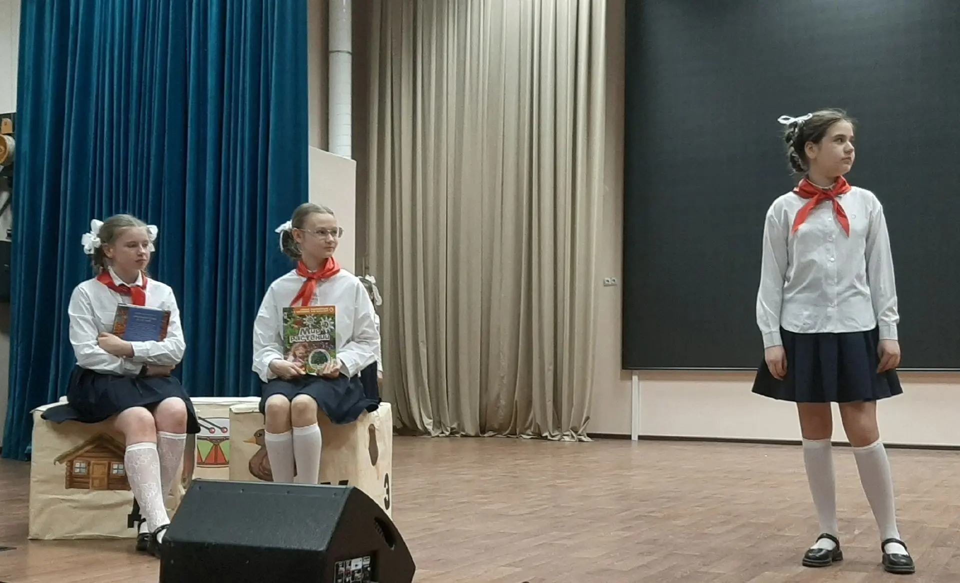 "Неразлучные друзья - взрослые и дети". В рамках Детского фестиваля школьных театров и Недели творче