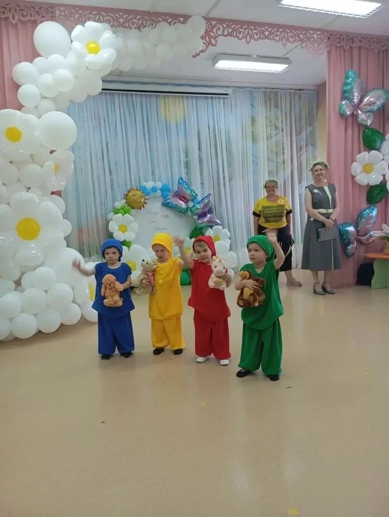 🌼Солнечный выпускной группы «Полянка»  Вчера, в нашем «Совенке» было особенно светло. Потому что зде