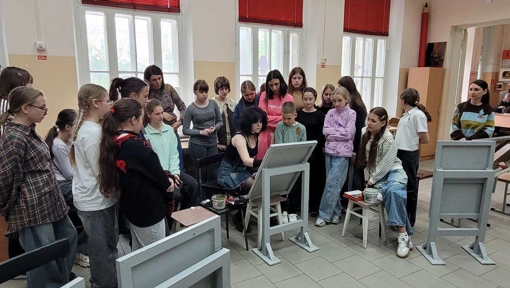 Некоторые выпускники Зеленокумской детской художественной школы  связывают свою будущую...