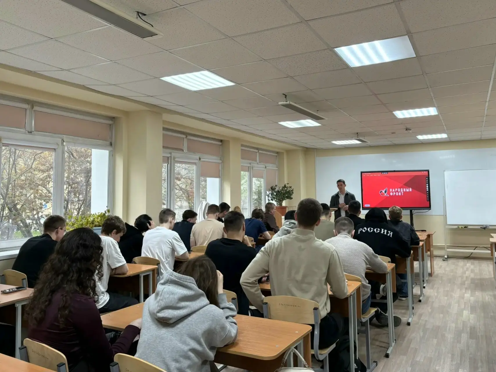 От правил ПДД до помощи фронту  В СахГУ прошла совместная встреча с сотрудниками Госавтоинспекции и 