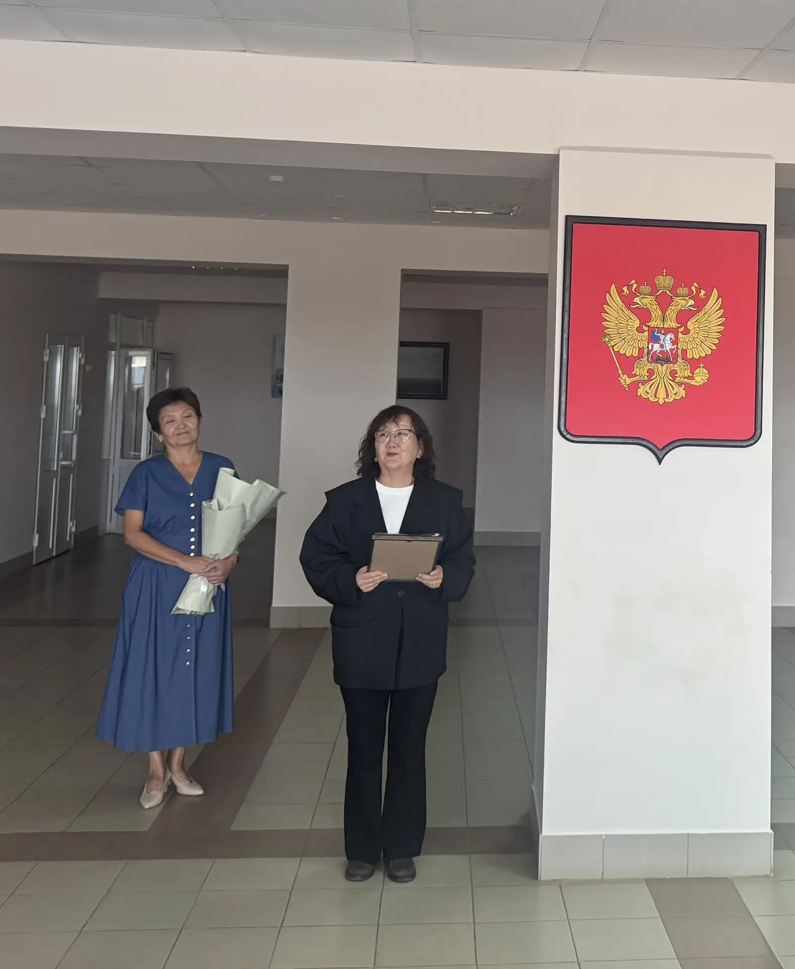 Сегодняшняя утренняя линейка прошла в особенно тёплой и торжественной атмосфере. Поводо...
