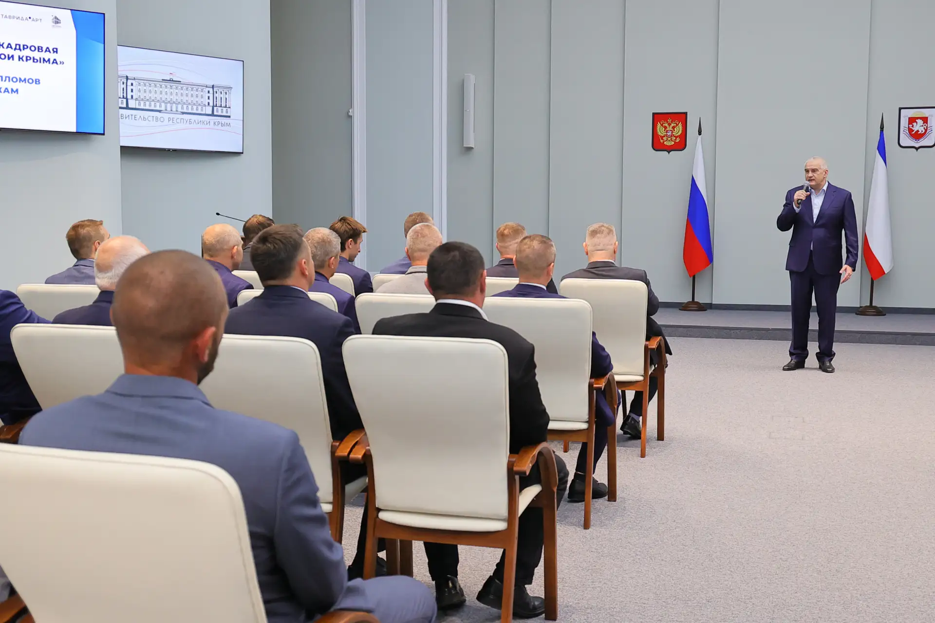 С гордостью вручил дипломы выпускникам региональной кадровой программы «Герои Крыма», к...
