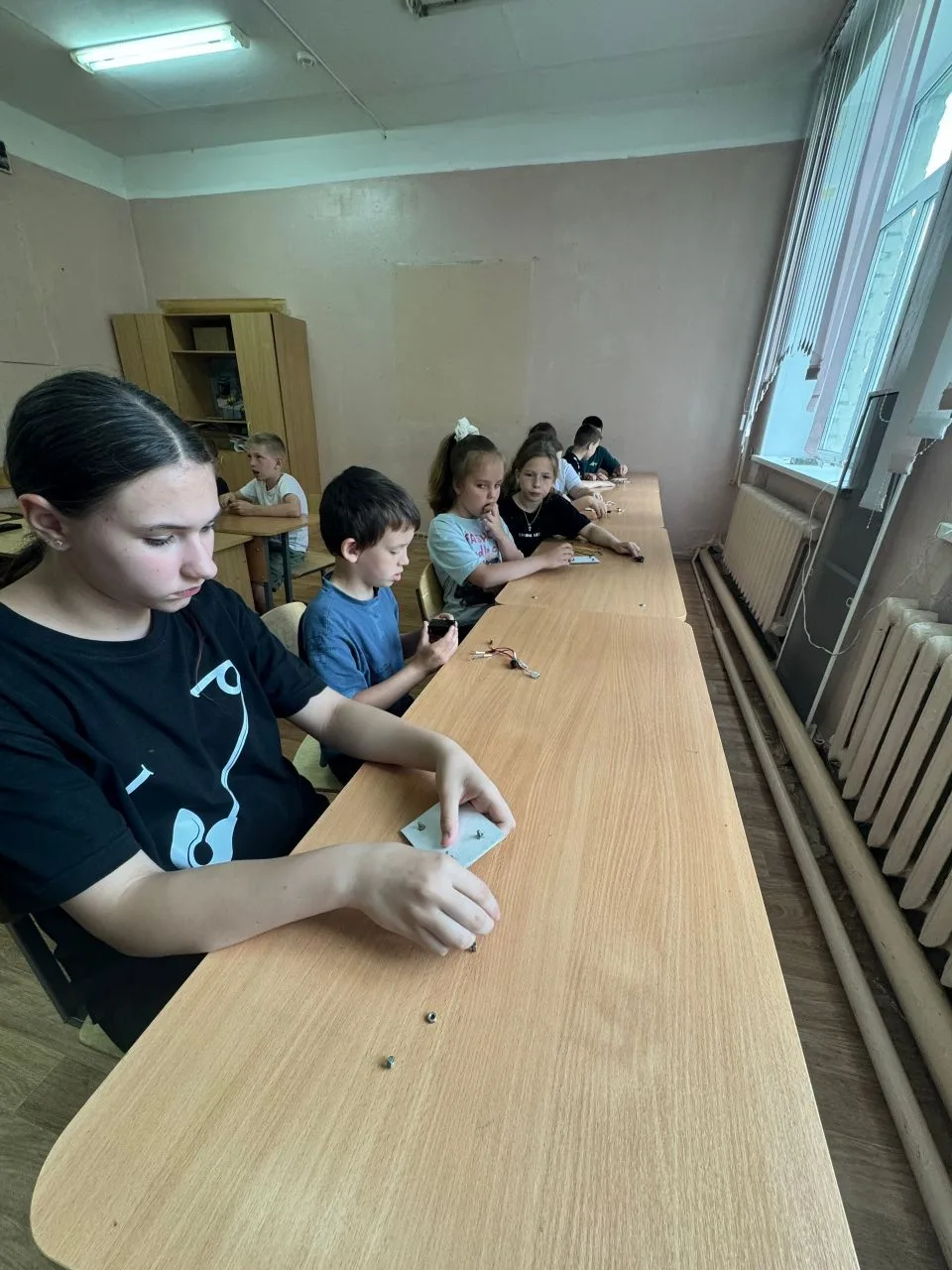 ⚡️ Заряжаем каникулы на максимум!

В нашем пришкольном лагере проходит захватывающий мастер-класс по