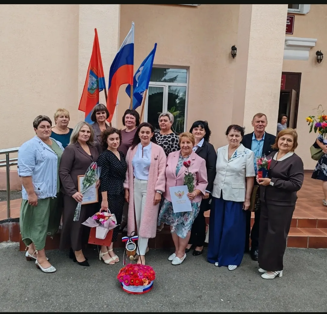 Традиции и новые горизонты: в Должанском районе прошла августовская педагогическая конф...