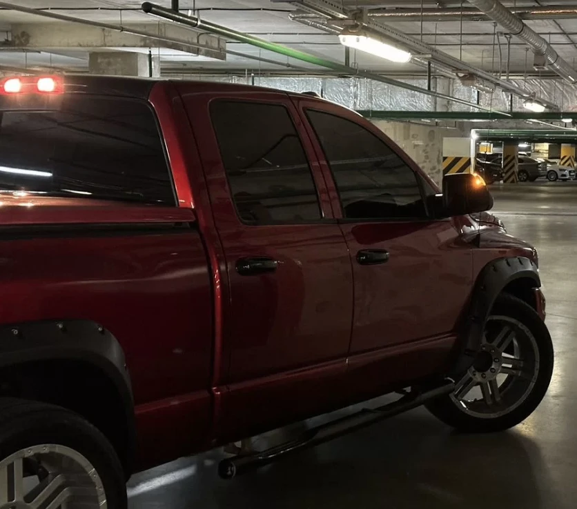 а на торте — выпускные коллекторы у бензинового Hemi, которые лопаются с такой регулярностью, что зв