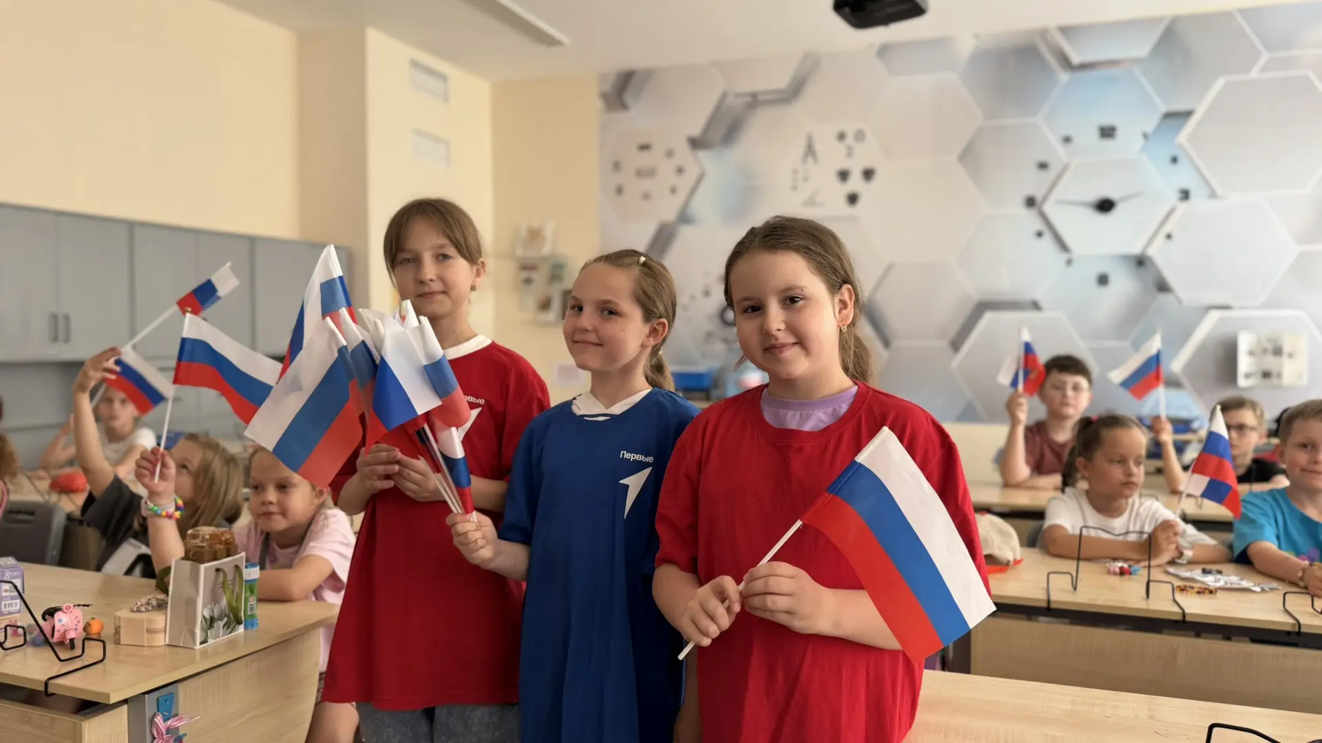 🌏Квиз ко Дню России🇷🇺

⚡Сегодня на базе нашей школы активисты Первых провели образовательный квиз