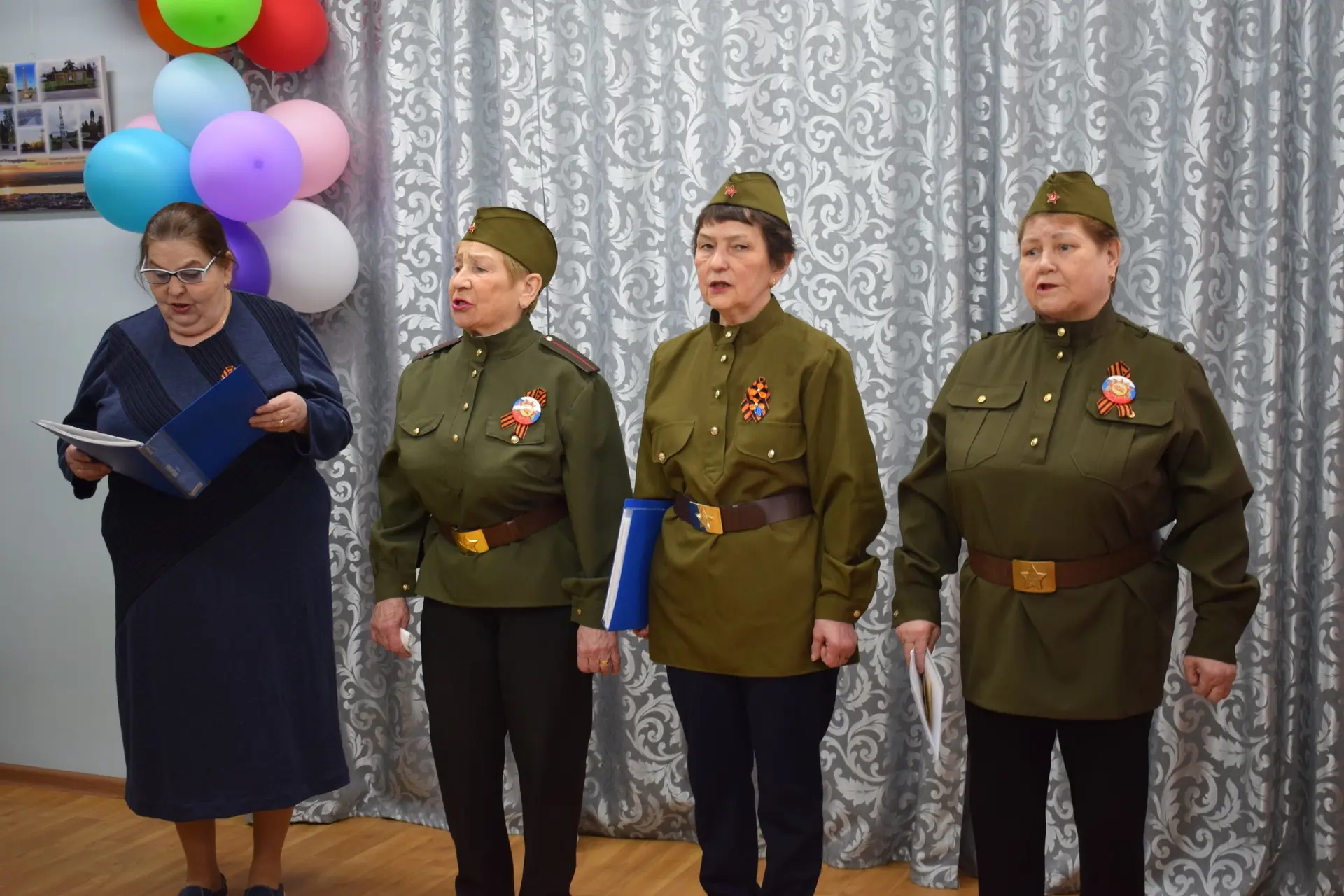 Выступление хора "Кооператор" - настоящая отдушина для проживающих Пустозерского дома-и...