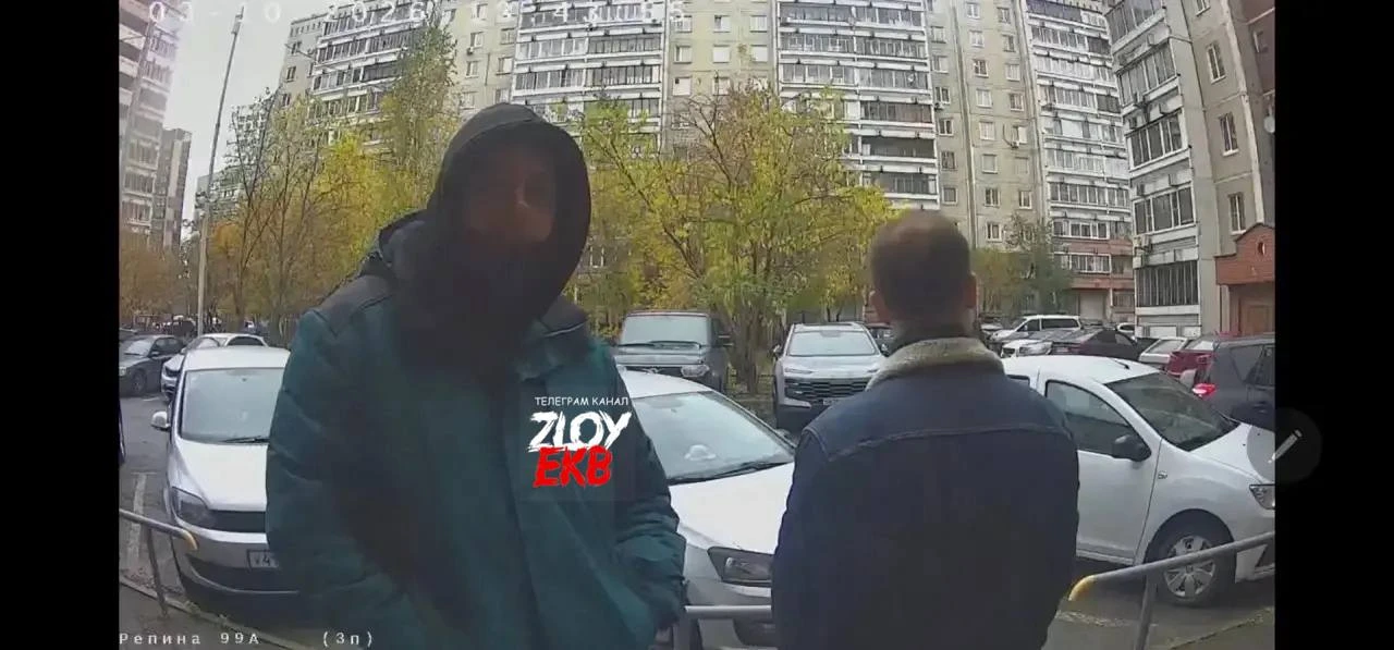 Курьер залил дверь заказчика растительным маслом