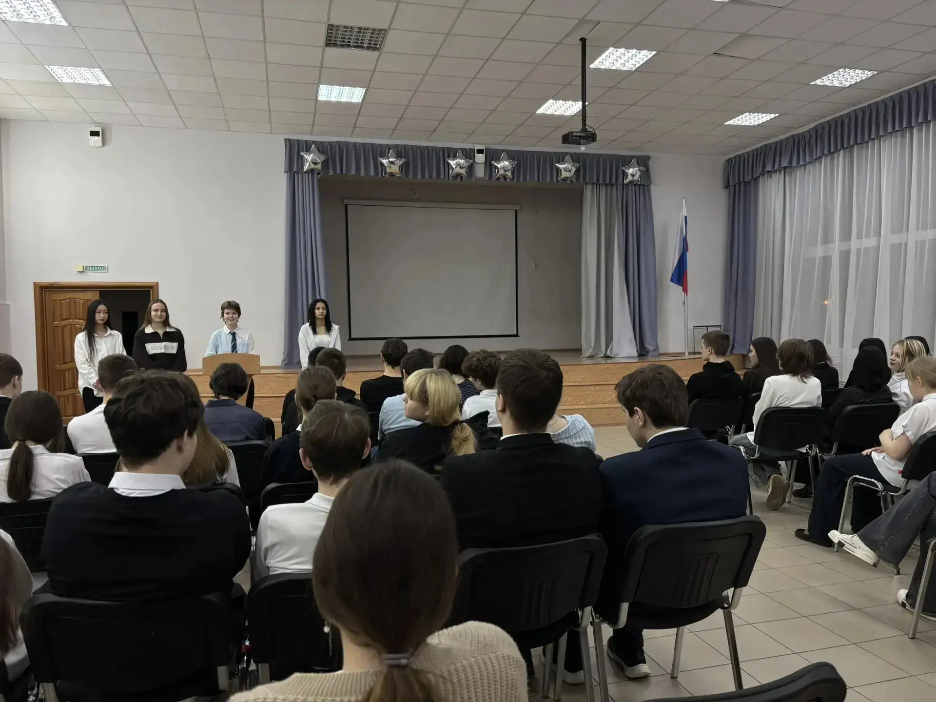 💥Мост между классами: 11-ые классы поделились опытом с 9-ми! 🎓  Сегодня в школе состоялась важная и 