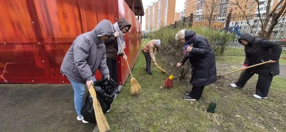 В дошкольном отделении «Умка» успешно прошел Всероссийский субботник. 🍀🍀🍀 Сотрудники учреждения прин