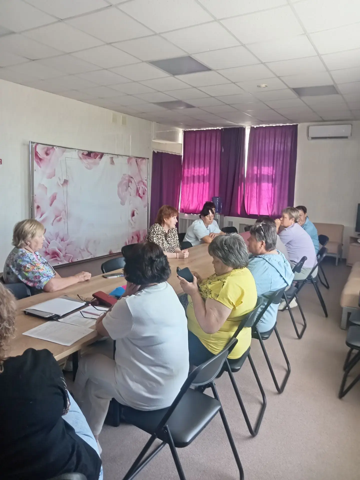 📍19 июня в ГБУ "ЦСО № 9" состоялось очередное плановое собрание для социальных работников в форме «