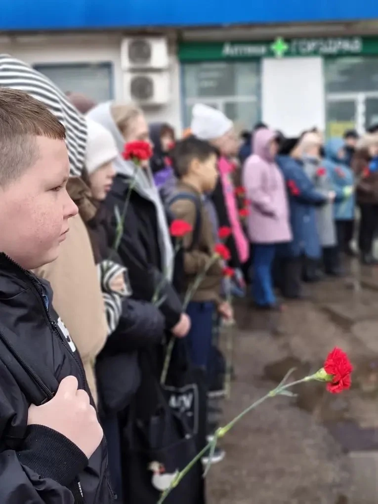 ✨ Пятиклассники почтили память героев-ликвидаторов ✨  24 апреля наши пятиклассники приняли участие в