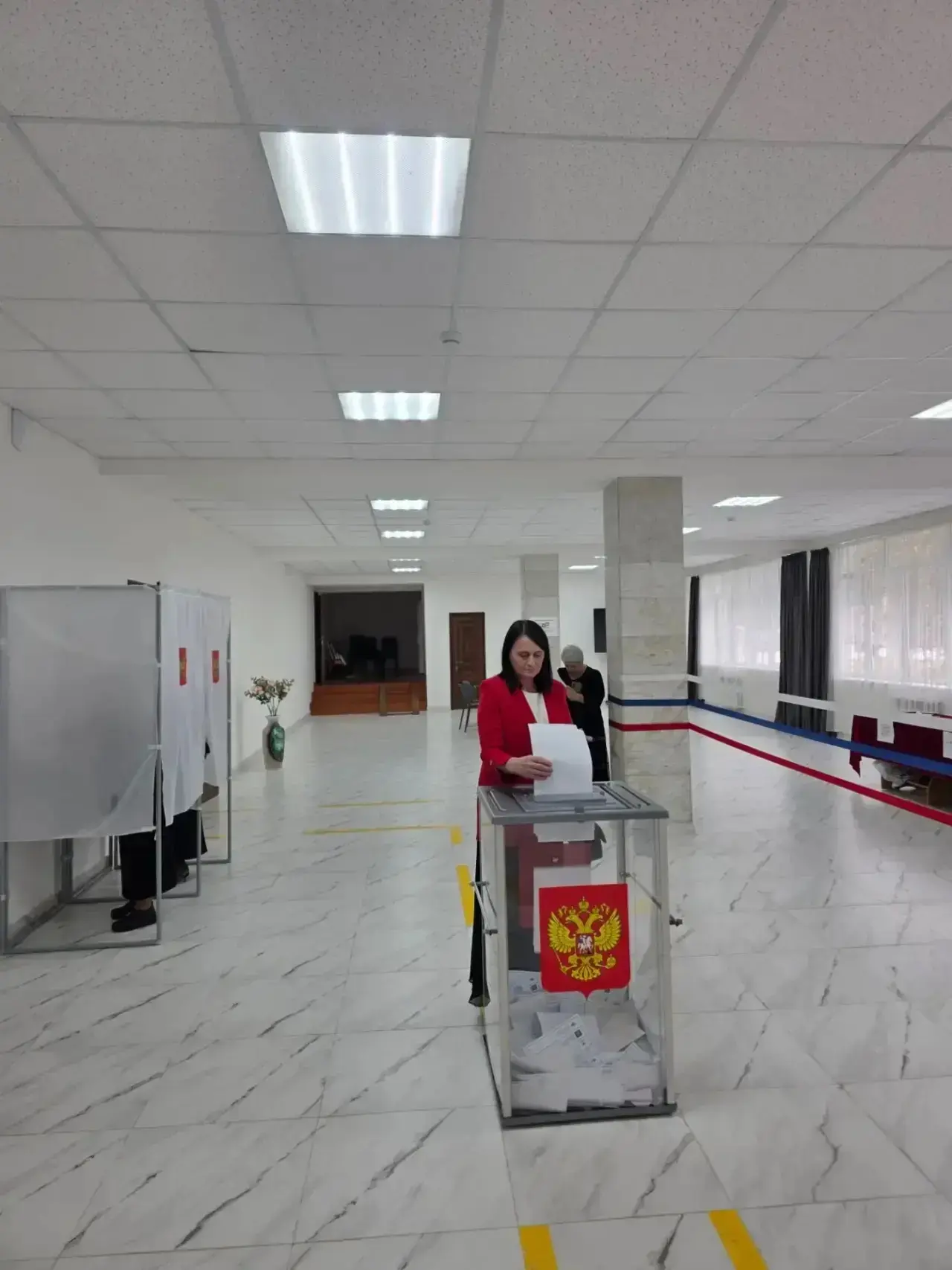 🗳️ Коллектив школы принял участие в голосовании