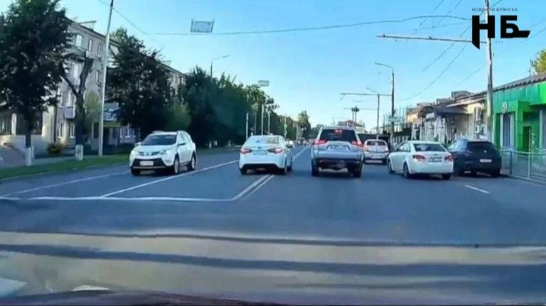 ⚠️ В Брянске по видео из соцсетей оштрафовали водителя за выезд на встречку

Инцидент произошёл 15 и