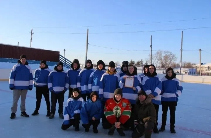7 января 2026 года на корте в р.п. Каргаполье встретились хоккейные команды, чтобы побо...