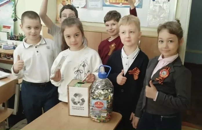 🍀Юннаты и Орлята-Экологи в деле!   🔋🪫Юные экологи с классными руководителями нашей школы под руковод