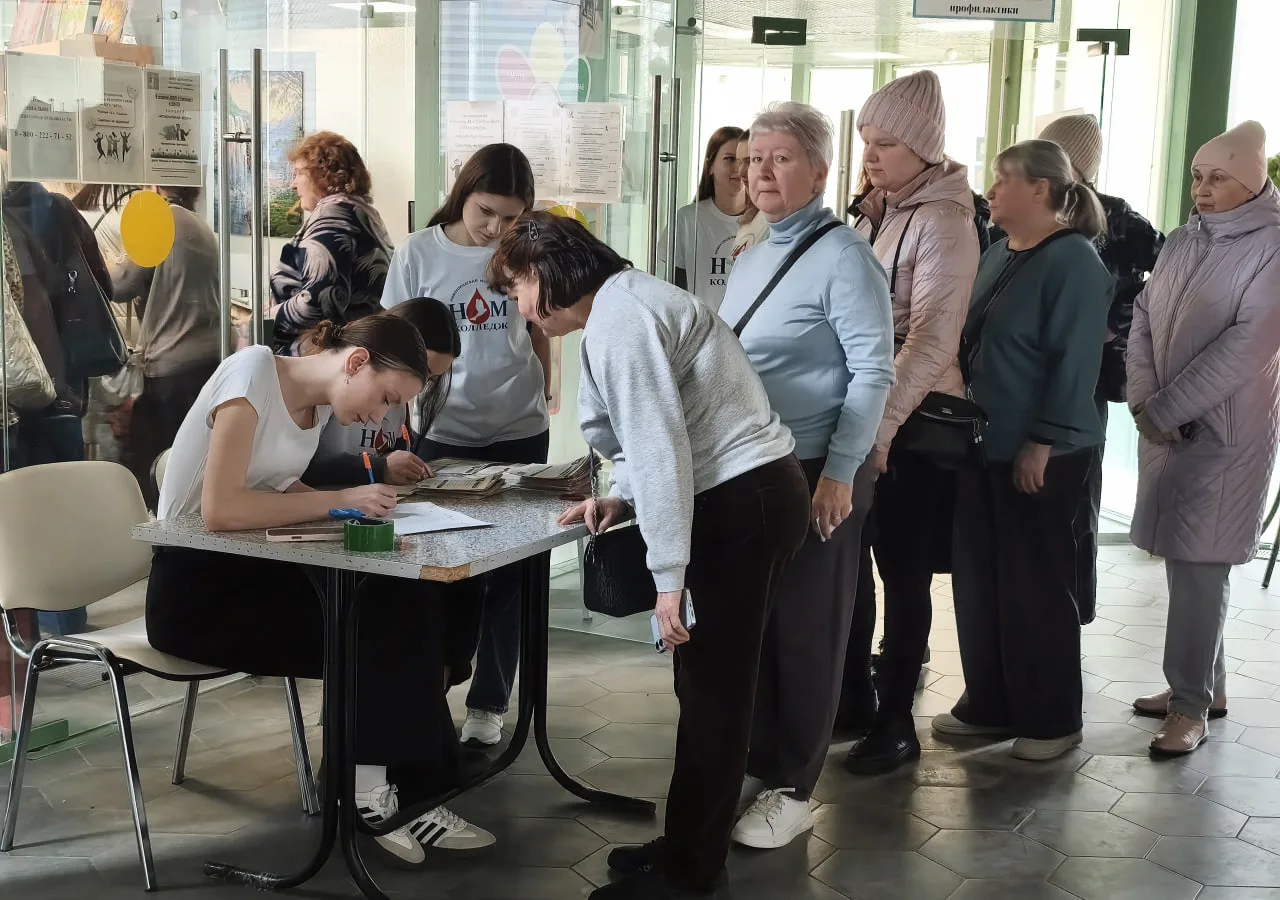 Белки в шоке: в «Швейцарии» выстроилась очередь не за кофе, а к врачам😏  Более 100 посетителей парка