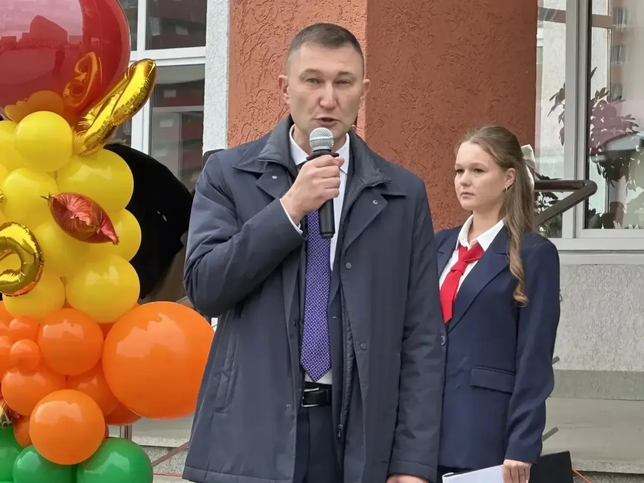 Дорогие друзья! Сегодня с особой гордостью и волнением побывал в лицее №161. Поздравил ...