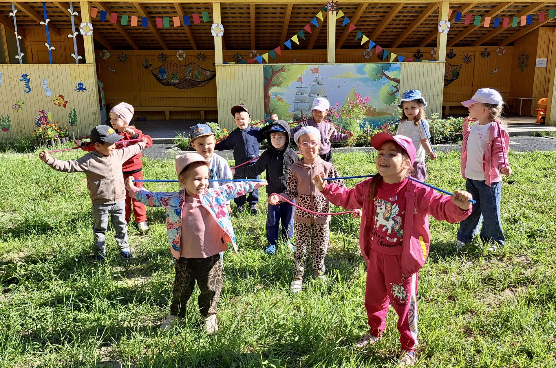Яркий День игр-шнуровок

✅ 14 июля отмечается неофициальный, но очень полезный праздник День игр - ш