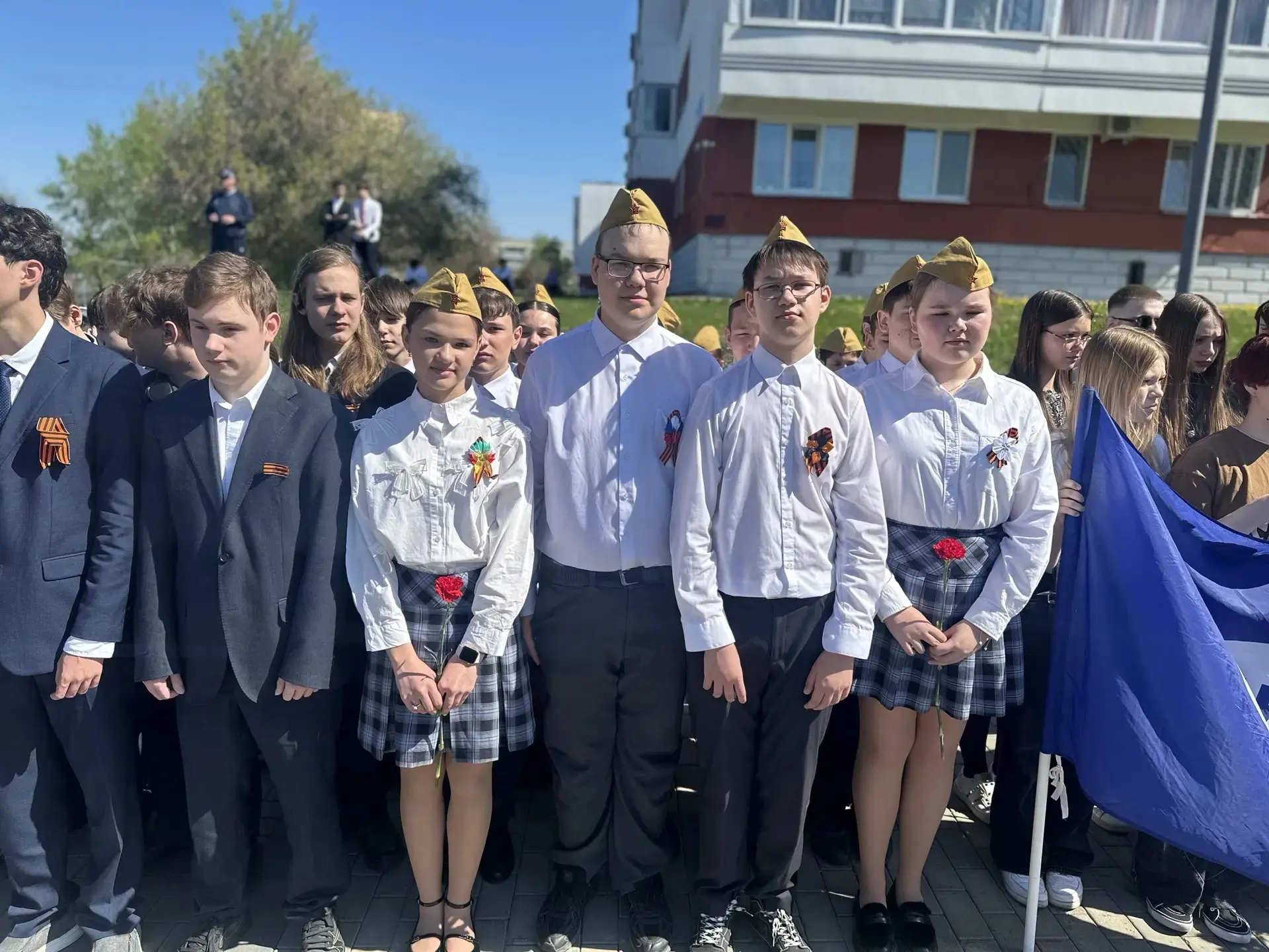🇷🇺 Вечной памяти достойны!  Сегодня учащиеся нашей школы приняли участие в торжественном мероприятии