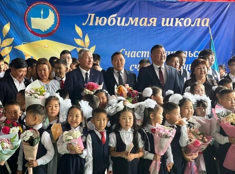 Бүгүн улуус бары оскуолаларыгар Билии күнүн үөрүүлээхтик бэлиэтээтилэр!