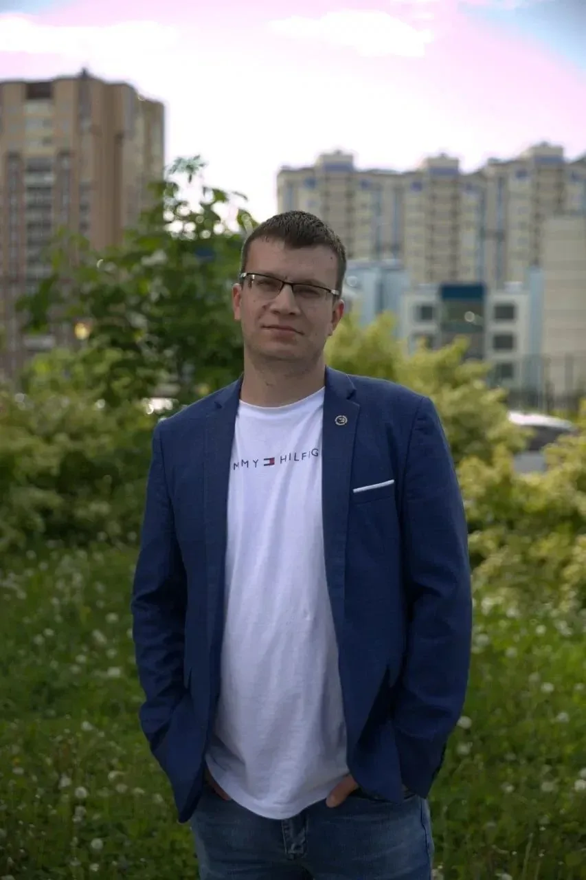 Второй гость в нашей рубрике «Знакомство с учителями» — учитель истории и обществознани...