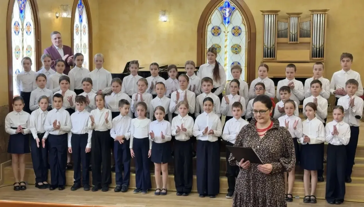 🎶 ХОРоМЫ — наши хоры на высоте!  18.03. школьные хоровые коллективы приняли участие в Московском гор