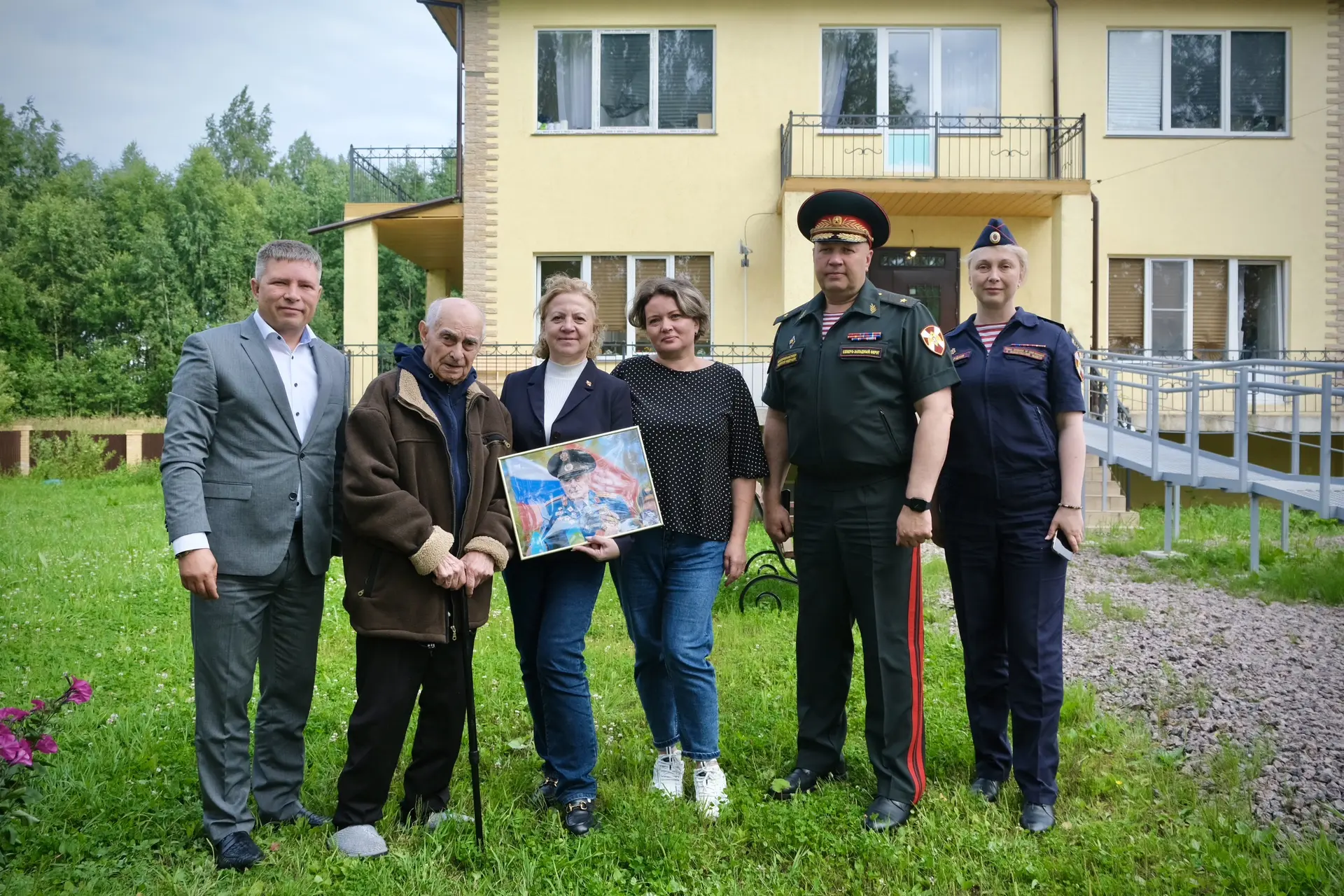 🙏Петербургские росгвардейцы исполнили просьбу 103-летнего ветерана Великой Отечественной войны
 
В 