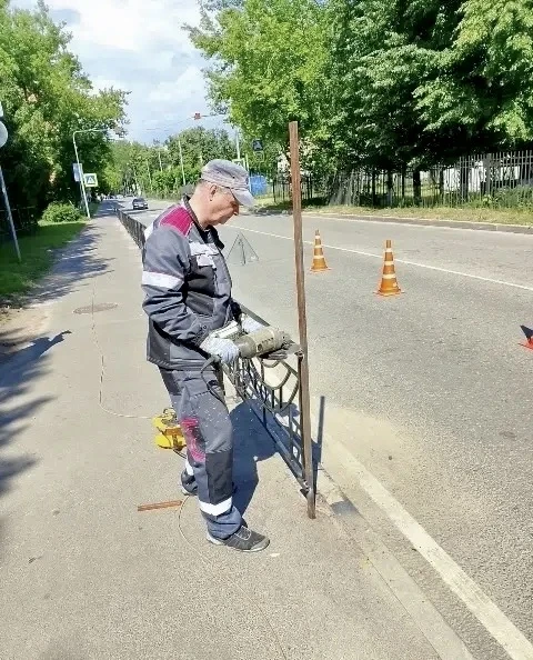 МАУ «КЛИНСКОЕ ГОРОДСКОЕ ХОЗЯЙСТВО» ПРОДОЛЖАЕТ РАБОТЫ ПО РЕМОНТУ И ВОССТАНОВЛЕНИЮ ОГРАЖДЕНИЙ 
👨‍🏭 С