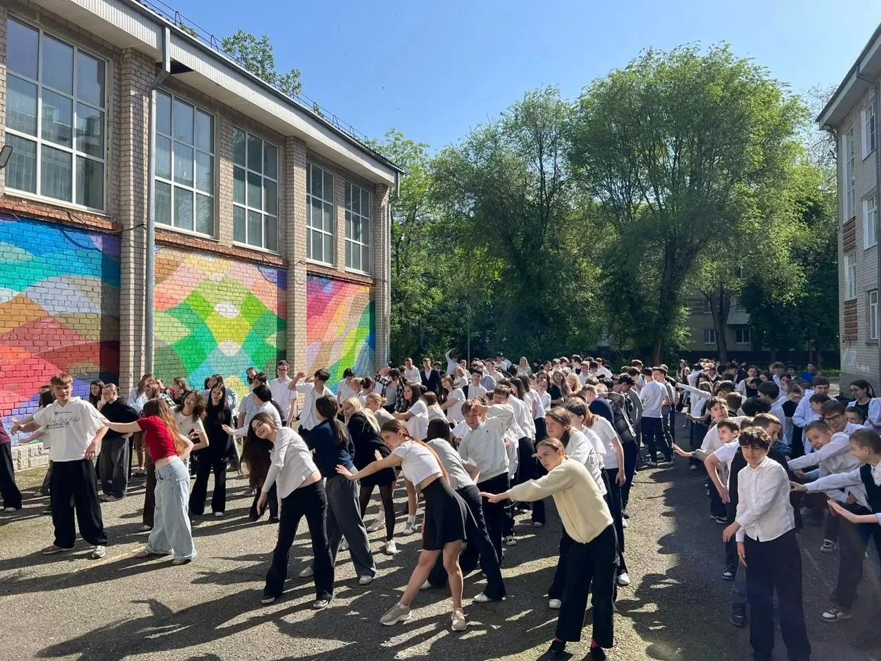 Растим здоровое поколение!  Каждое утро в наших образовательных организациях начинается с зарядки! Ш