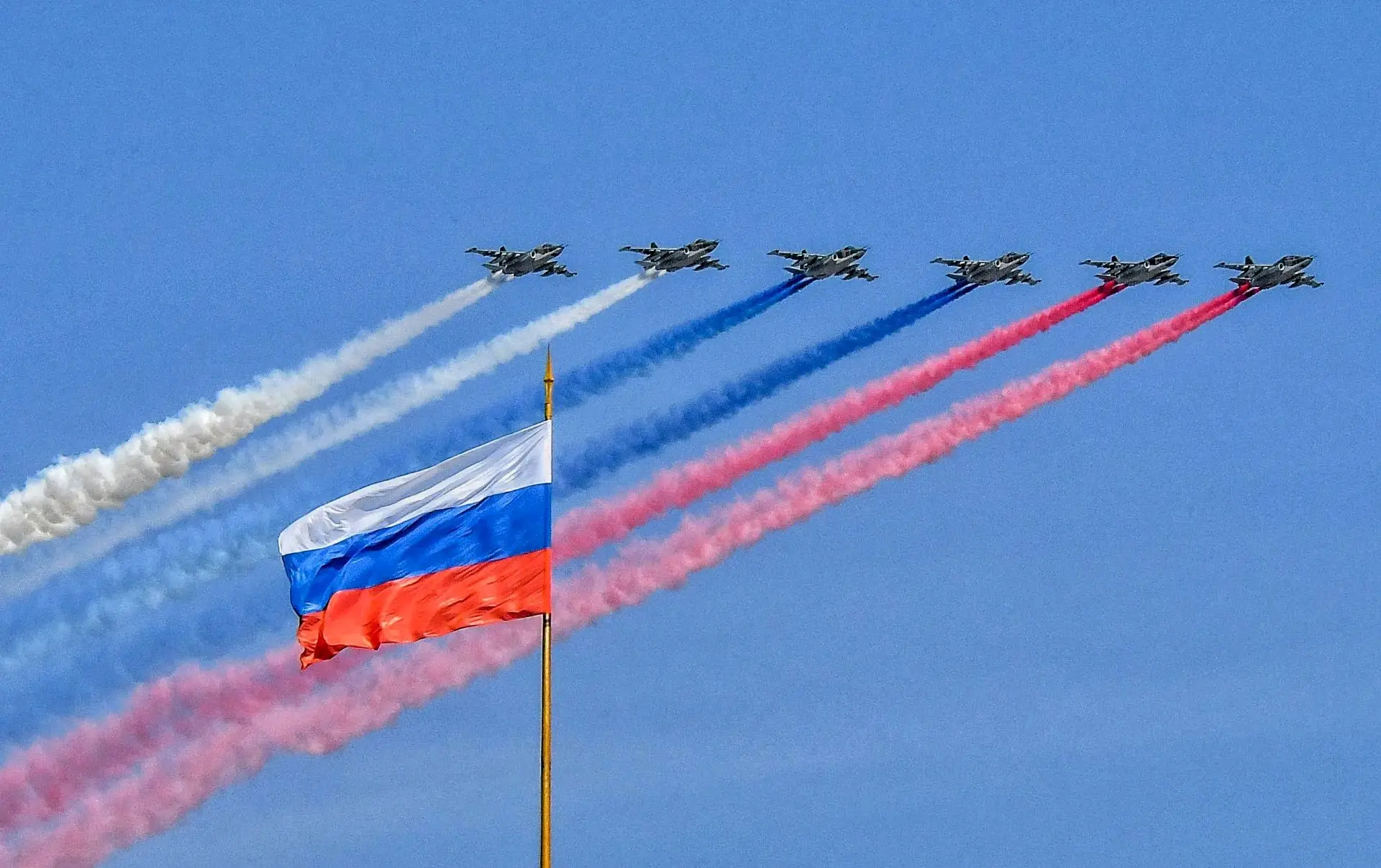 Белый. Синий. Красный. 🇷🇺