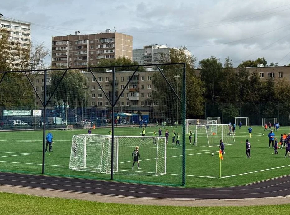 🏟️ Главный стадион 8-го микрорайона снова открыт