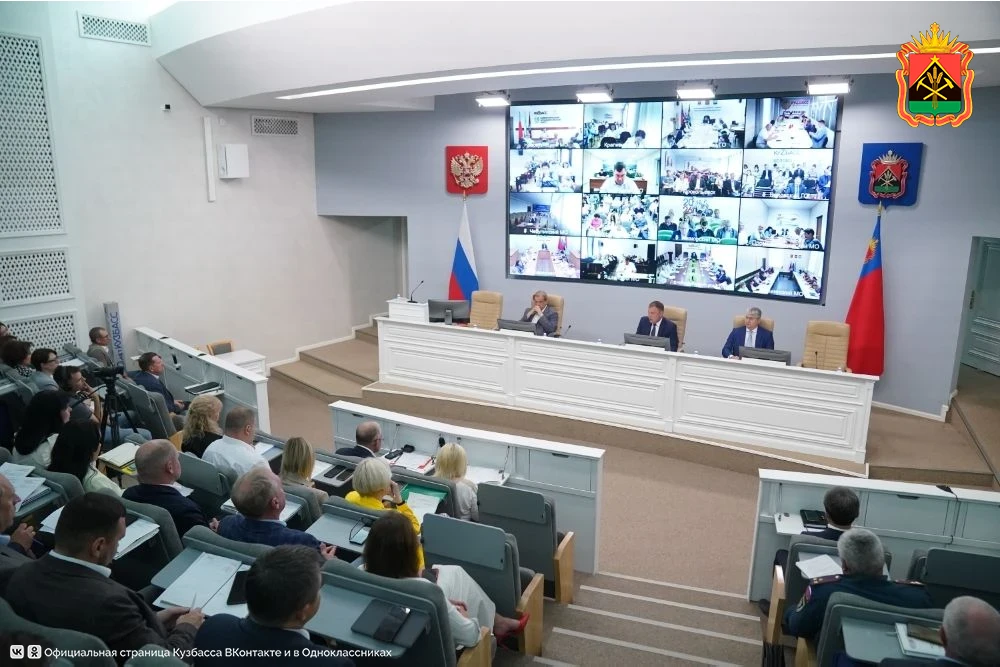 Илья Середюк поручил в кратчайшие сроки создать резерв угля для отгрузки населению
 
На аппаратном с