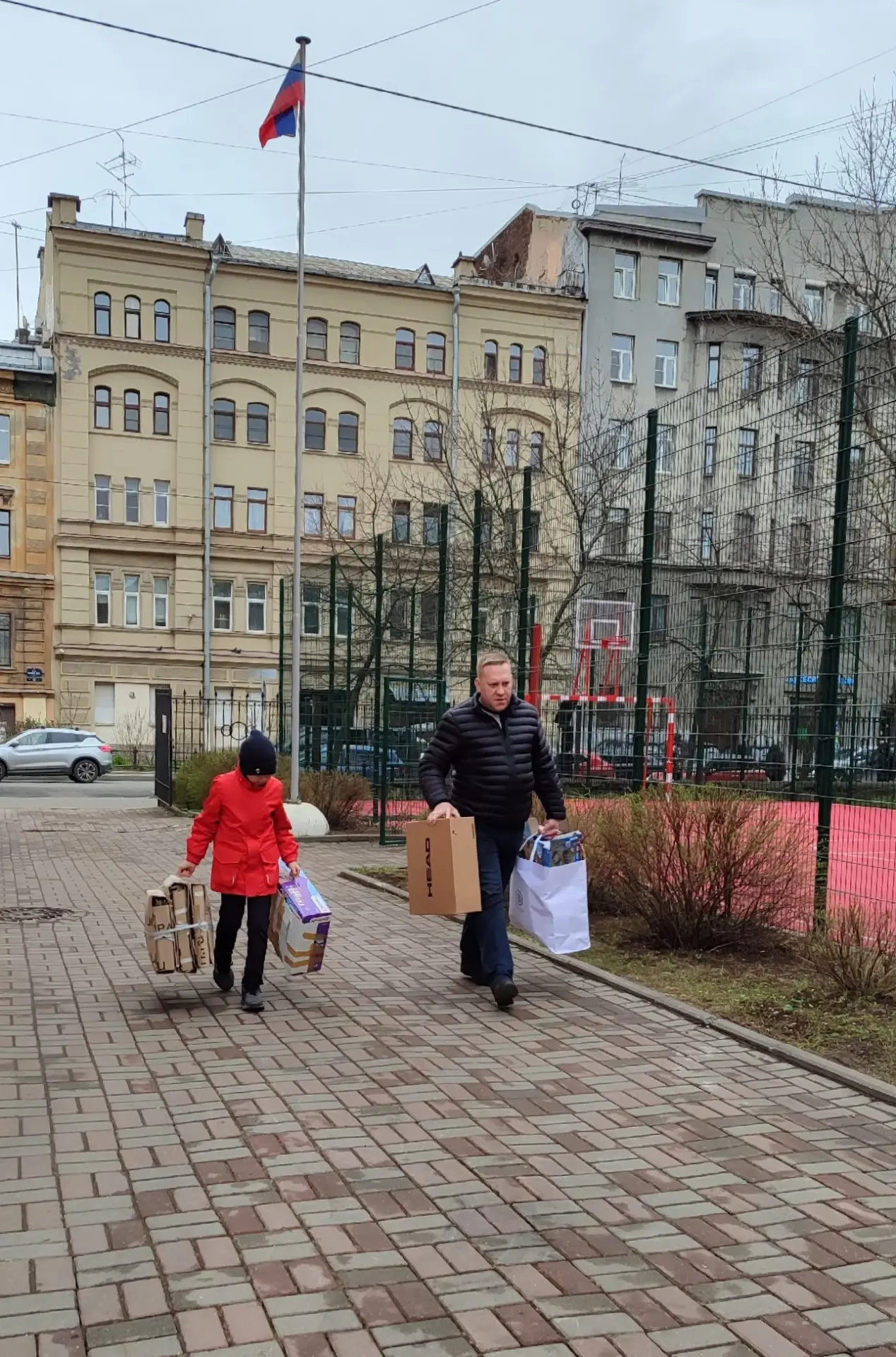 Более 1,3 тонны бумаги: итоги большого сбора макулатуры! 🌿♻️  16 апреля внутренний двор нашей гимназ