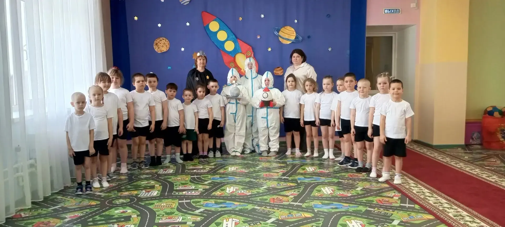 🚀"Удивительный космос"🔭

12 апреля, 65 лет назад, человек сделал первый шаг за пределы Земли🌍. В 