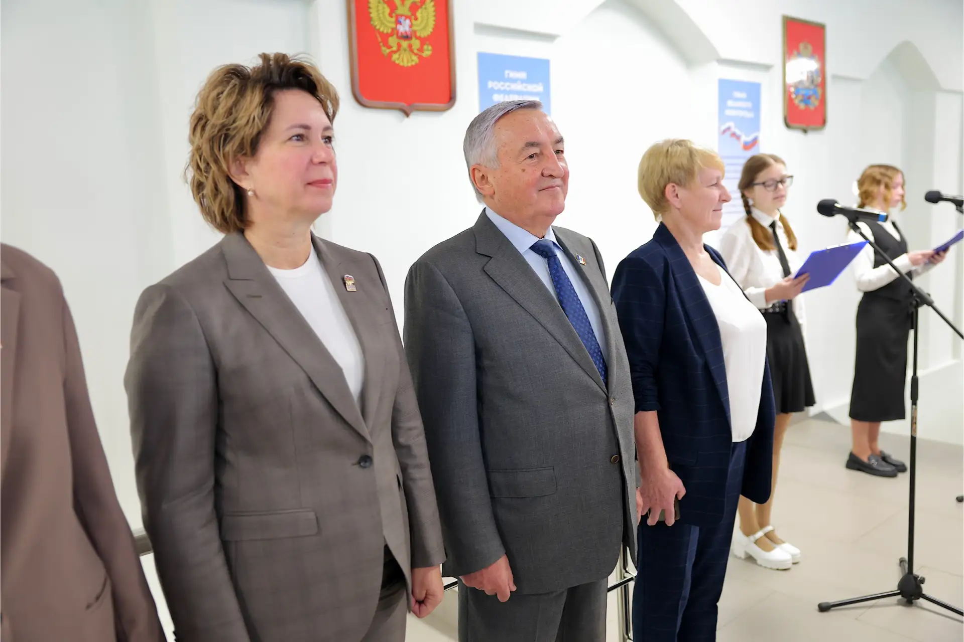В День знаний председатель Новгородской областной Думы Юрий Бобрышев принял участие в т...