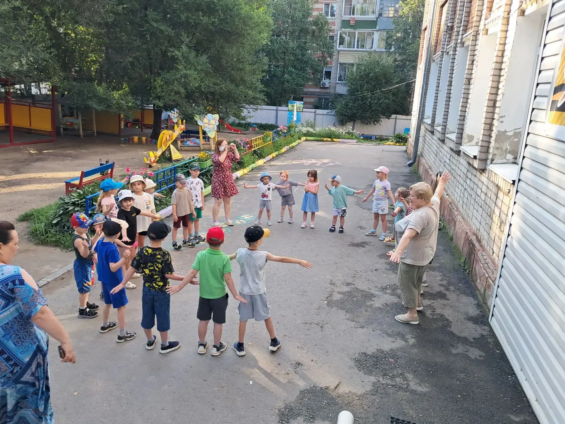 ☀️ Доброе утро в МАДОУ № 29: встречаем ребят бодрой зарядкой! 🏃‍♂️🌈

Наш детский сад просыпается в