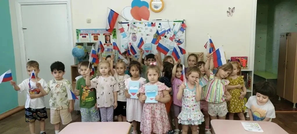 Воспитанники группы №01 «Радуга» подготовили интерактивную карту нашей необъятной Родин...