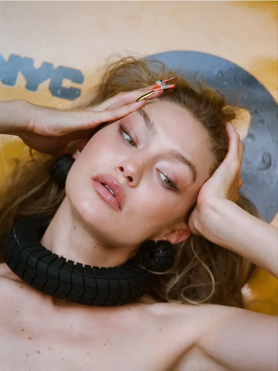 Джиджи Хадид в новой ретро-фотосессии для Purple Magazine.
