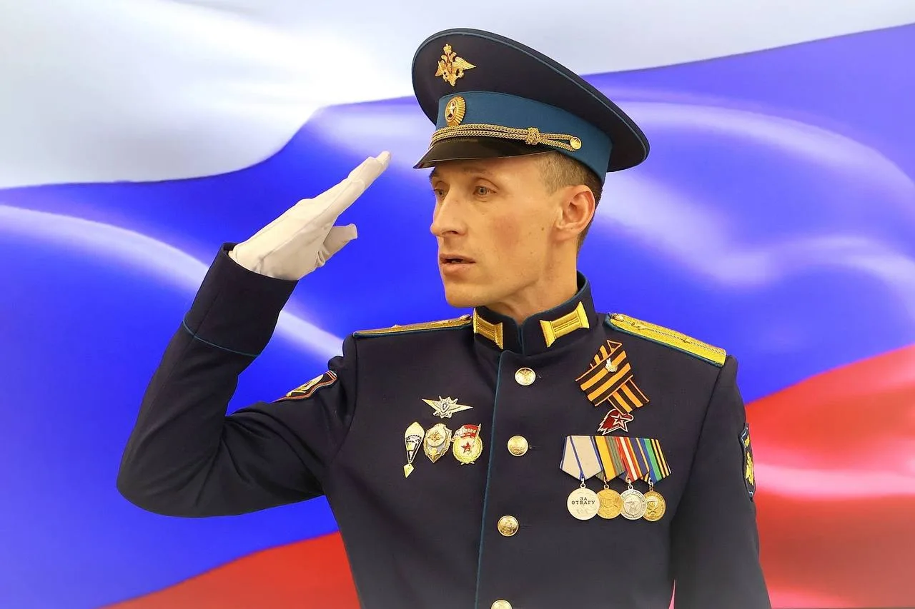 Жизненный путь Артема Менчикова из Костромской области неразрывно связан со служением Родине. За муж