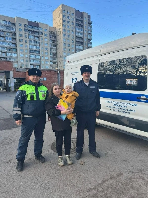 🚓 Инспекторы ДПС помогли спасти ребёнка